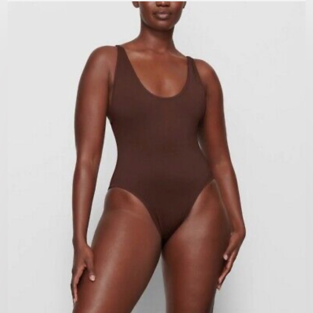 Skims Signature Swim Scoop Neck One Piece Bathing Suit Size Large Brown
